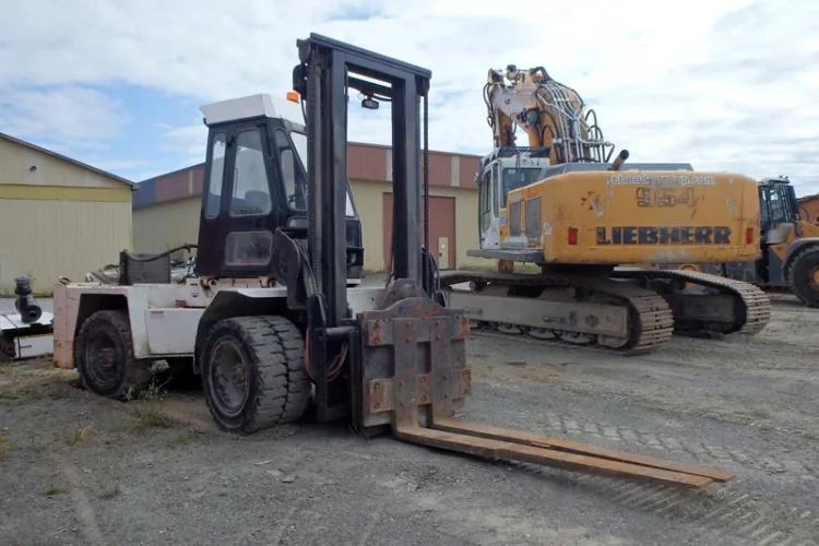 Photo #75 of HUGE 2-DAY AUCTION, DAY 2 - AS AWARDED BY THE TRUSTEE, PRICEWATERHOUSE COOPERS INC, - EDS DECOMMISSIONING CANADA INC: LARGE AUCTION OF LATE MODEL DEMOLITION EQUIPMENT