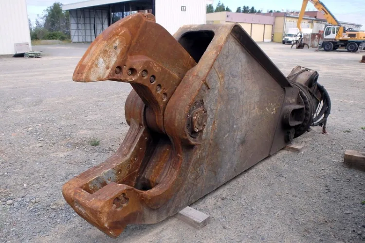 Photo #79 of HUGE 2-DAY AUCTION, DAY 2 - AS AWARDED BY THE TRUSTEE, PRICEWATERHOUSE COOPERS INC, - EDS DECOMMISSIONING CANADA INC: LARGE AUCTION OF LATE MODEL DEMOLITION EQUIPMENT