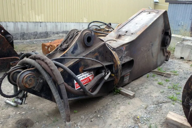 Photo #84 of HUGE 2-DAY AUCTION, DAY 2 - AS AWARDED BY THE TRUSTEE, PRICEWATERHOUSE COOPERS INC, - EDS DECOMMISSIONING CANADA INC: LARGE AUCTION OF LATE MODEL DEMOLITION EQUIPMENT