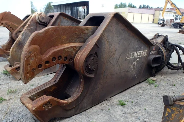 Photo #85 of HUGE 2-DAY AUCTION, DAY 2 - AS AWARDED BY THE TRUSTEE, PRICEWATERHOUSE COOPERS INC, - EDS DECOMMISSIONING CANADA INC: LARGE AUCTION OF LATE MODEL DEMOLITION EQUIPMENT