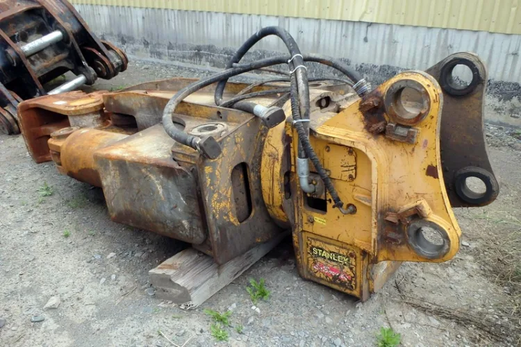 Photo #88 of HUGE 2-DAY AUCTION, DAY 2 - AS AWARDED BY THE TRUSTEE, PRICEWATERHOUSE COOPERS INC, - EDS DECOMMISSIONING CANADA INC: LARGE AUCTION OF LATE MODEL DEMOLITION EQUIPMENT