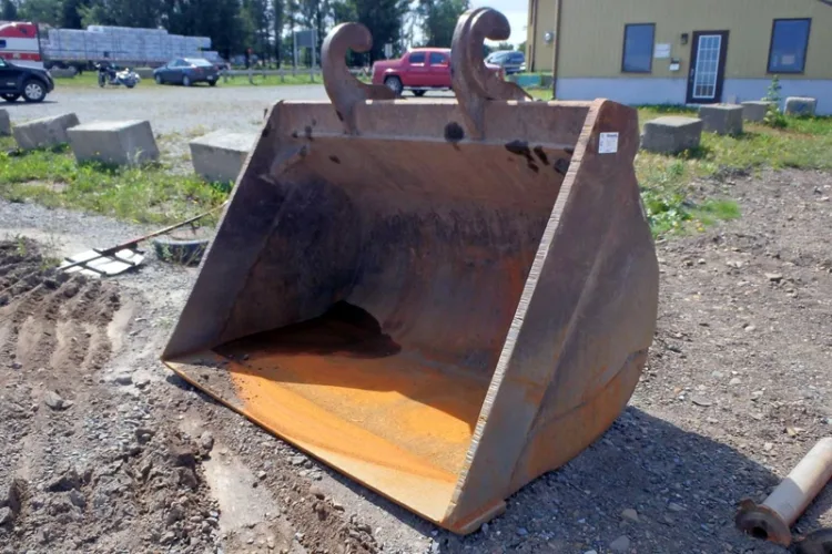 Photo #91 of HUGE 2-DAY AUCTION, DAY 2 - AS AWARDED BY THE TRUSTEE, PRICEWATERHOUSE COOPERS INC, - EDS DECOMMISSIONING CANADA INC: LARGE AUCTION OF LATE MODEL DEMOLITION EQUIPMENT