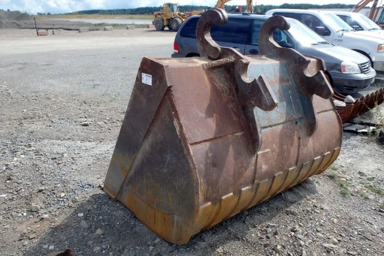 Photo #92 of HUGE 2-DAY AUCTION, DAY 2 - AS AWARDED BY THE TRUSTEE, PRICEWATERHOUSE COOPERS INC, - EDS DECOMMISSIONING CANADA INC: LARGE AUCTION OF LATE MODEL DEMOLITION EQUIPMENT
