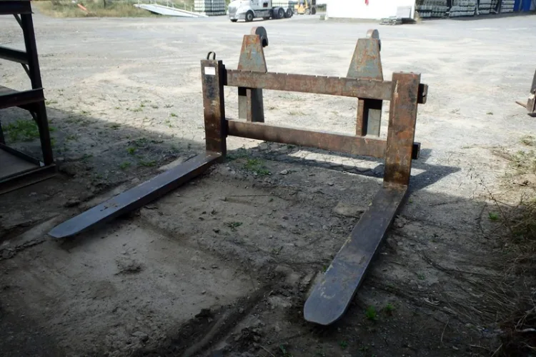 Photo #98 of HUGE 2-DAY AUCTION, DAY 2 - AS AWARDED BY THE TRUSTEE, PRICEWATERHOUSE COOPERS INC, - EDS DECOMMISSIONING CANADA INC: LARGE AUCTION OF LATE MODEL DEMOLITION EQUIPMENT