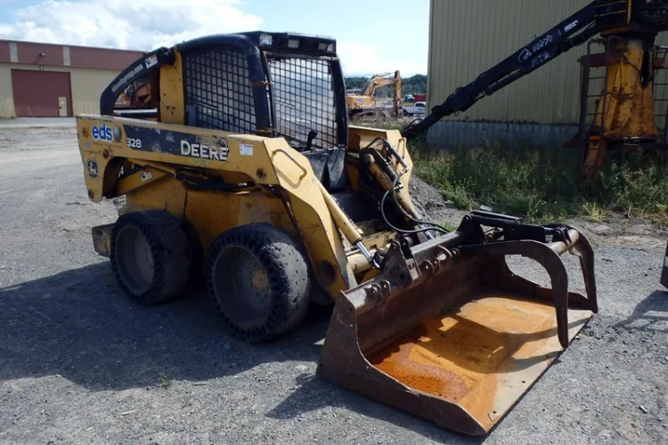 Photo #100 of HUGE 2-DAY AUCTION, DAY 2 - AS AWARDED BY THE TRUSTEE, PRICEWATERHOUSE COOPERS INC, - EDS DECOMMISSIONING CANADA INC: LARGE AUCTION OF LATE MODEL DEMOLITION EQUIPMENT