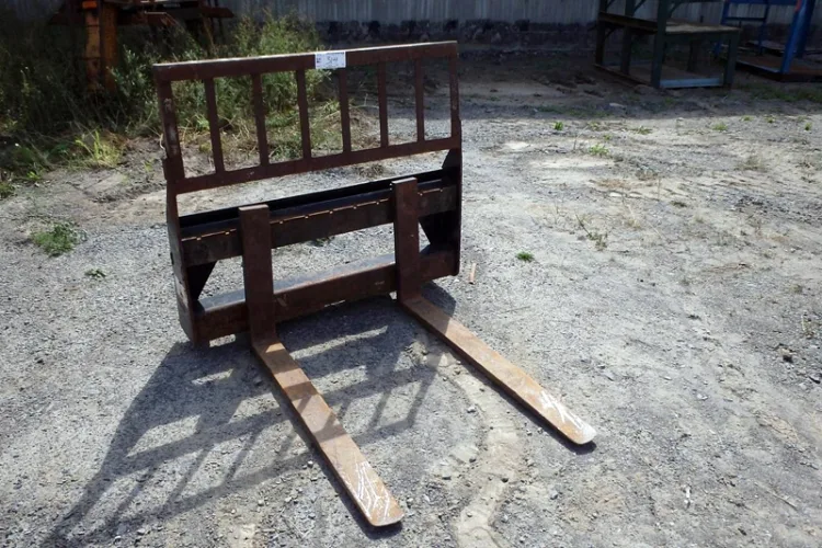 Photo #103 of HUGE 2-DAY AUCTION, DAY 2 - AS AWARDED BY THE TRUSTEE, PRICEWATERHOUSE COOPERS INC, - EDS DECOMMISSIONING CANADA INC: LARGE AUCTION OF LATE MODEL DEMOLITION EQUIPMENT