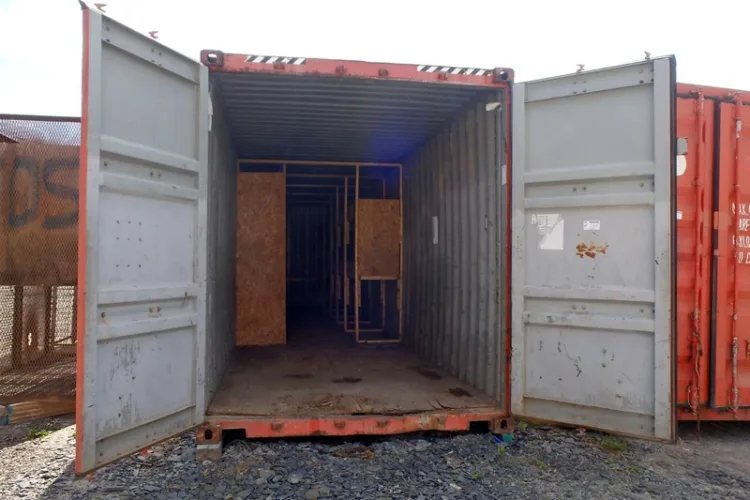 Photo #111 of HUGE 2-DAY AUCTION, DAY 2 - AS AWARDED BY THE TRUSTEE, PRICEWATERHOUSE COOPERS INC, - EDS DECOMMISSIONING CANADA INC: LARGE AUCTION OF LATE MODEL DEMOLITION EQUIPMENT