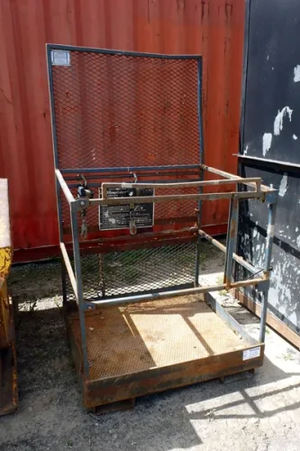 Photo #114 of HUGE 2-DAY AUCTION, DAY 2 - AS AWARDED BY THE TRUSTEE, PRICEWATERHOUSE COOPERS INC, - EDS DECOMMISSIONING CANADA INC: LARGE AUCTION OF LATE MODEL DEMOLITION EQUIPMENT