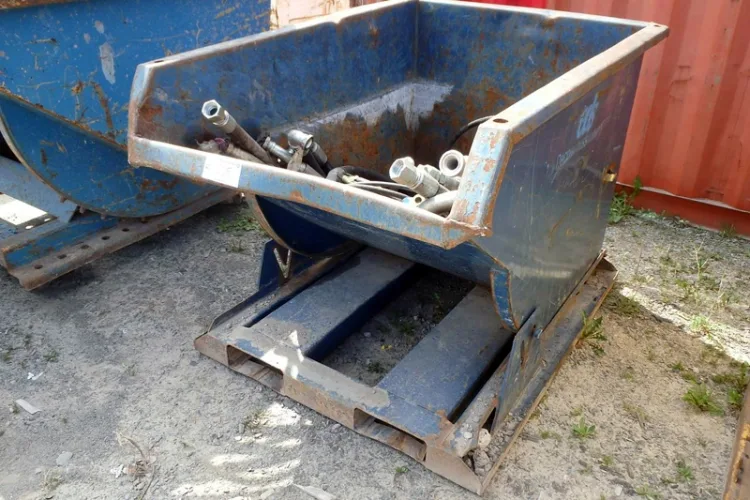 Photo #116 of HUGE 2-DAY AUCTION, DAY 2 - AS AWARDED BY THE TRUSTEE, PRICEWATERHOUSE COOPERS INC, - EDS DECOMMISSIONING CANADA INC: LARGE AUCTION OF LATE MODEL DEMOLITION EQUIPMENT