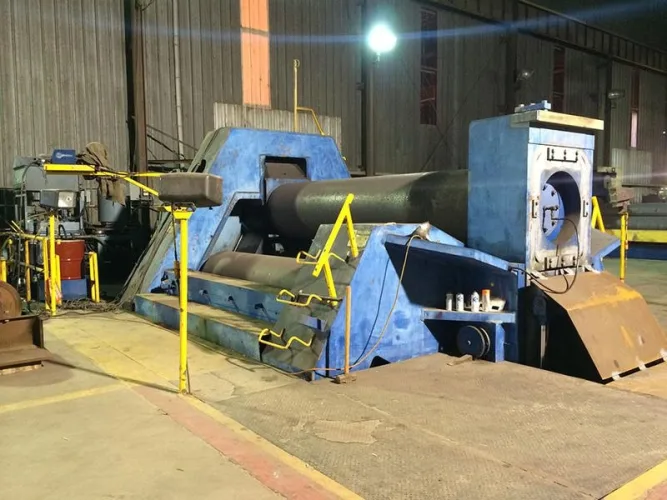 Photo #3 of DYNAMIC INDUSTRIES, INC.: FULL SERVICE FABRICATOR OF OFFSHORE OIL PLATFORMS & PREFABRICATED OIL BARGE COMPONENTS