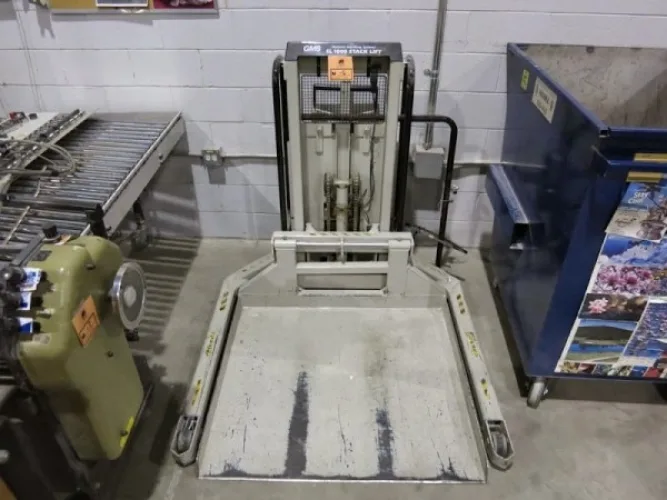 Photo #1 of COMPUSET PRINTING CANADA - COMPLETE PLANT CLOSURE OF MAJOR COMMERCIAL PRINTER