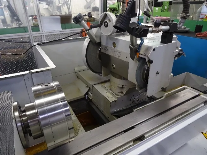Photo #15 of CINRAM - LATE MODEL CNC TOOL ROOM EQUIPMENT, LARGE PLASTIC INJECTION MOULDING OPERATION AND ALL SUPPORT AND WAREHOUSE EQUIPMENT FROM A 400,00 SQ' FACILITY