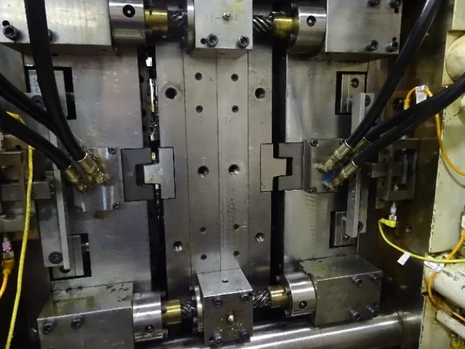 Photo #70 of CINRAM - LATE MODEL CNC TOOL ROOM EQUIPMENT, LARGE PLASTIC INJECTION MOULDING OPERATION AND ALL SUPPORT AND WAREHOUSE EQUIPMENT FROM A 400,00 SQ' FACILITY