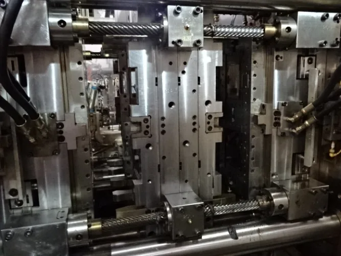 Photo #71 of CINRAM - LATE MODEL CNC TOOL ROOM EQUIPMENT, LARGE PLASTIC INJECTION MOULDING OPERATION AND ALL SUPPORT AND WAREHOUSE EQUIPMENT FROM A 400,00 SQ' FACILITY