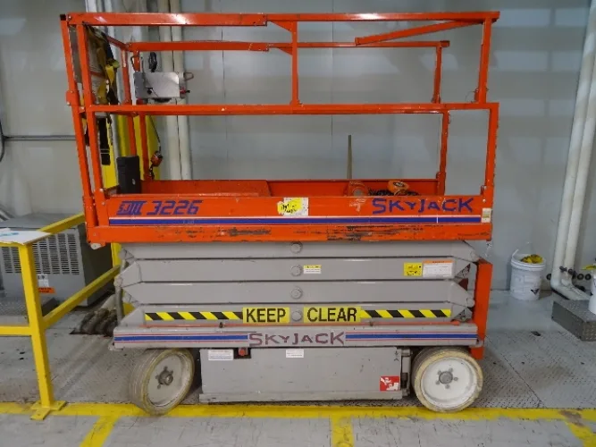Photo #84 of CINRAM - LATE MODEL CNC TOOL ROOM EQUIPMENT, LARGE PLASTIC INJECTION MOULDING OPERATION AND ALL SUPPORT AND WAREHOUSE EQUIPMENT FROM A 400,00 SQ' FACILITY
