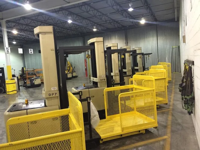 Photo #2 of FORMER ASSETS OF SEARS HOLDING CORP. - DISTRIBUTION CENTER - FORKLIFTS & MATERIAL HANDLING EQUIPMENT