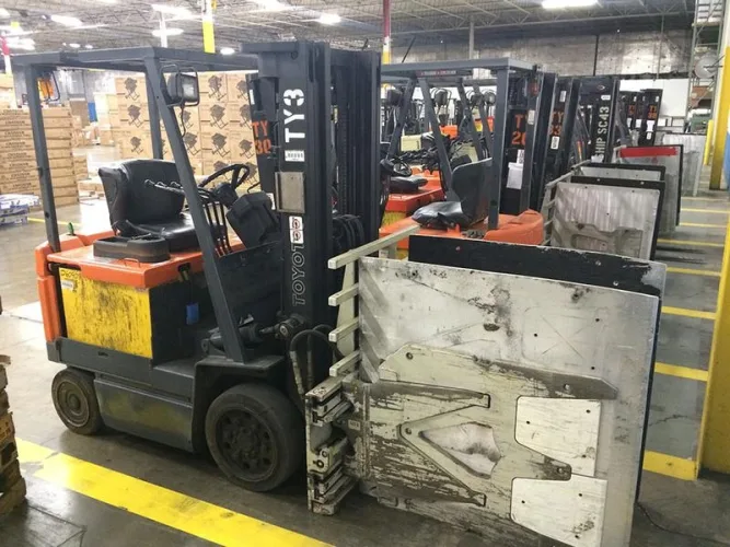 Photo #3 of FORMER ASSETS OF SEARS HOLDING CORP. - DISTRIBUTION CENTER - FORKLIFTS & MATERIAL HANDLING EQUIPMENT