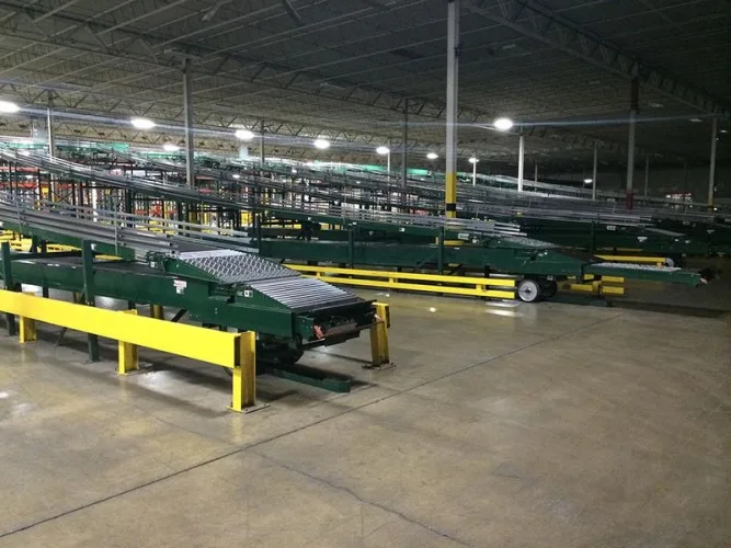Photo #4 of FORMER ASSETS OF SEARS HOLDING CORP. - DISTRIBUTION CENTER - FORKLIFTS & MATERIAL HANDLING EQUIPMENT