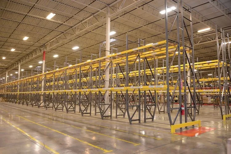 Photo #7 of FORMER ASSETS OF SEARS HOLDING CORP. - DISTRIBUTION CENTER - FORKLIFTS & MATERIAL HANDLING EQUIPMENT
