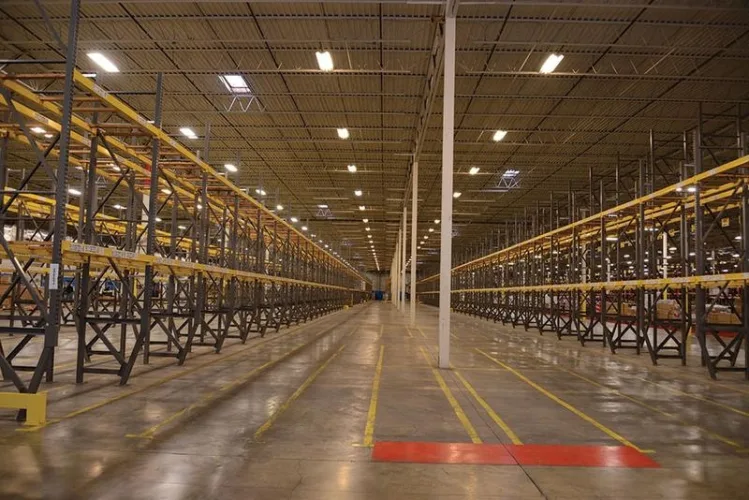 Photo #10 of FORMER ASSETS OF SEARS HOLDING CORP. - DISTRIBUTION CENTER - FORKLIFTS & MATERIAL HANDLING EQUIPMENT