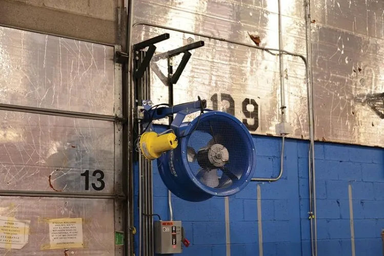 Photo #14 of FORMER ASSETS OF SEARS HOLDING CORP. - DISTRIBUTION CENTER - FORKLIFTS & MATERIAL HANDLING EQUIPMENT