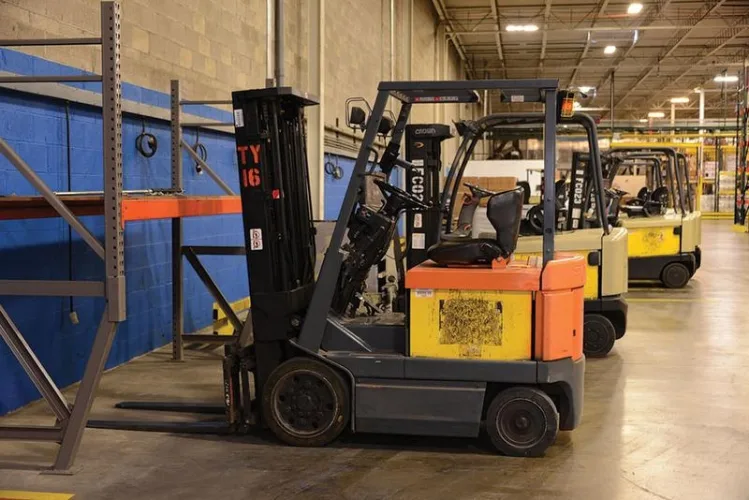 Photo #15 of FORMER ASSETS OF SEARS HOLDING CORP. - DISTRIBUTION CENTER - FORKLIFTS & MATERIAL HANDLING EQUIPMENT