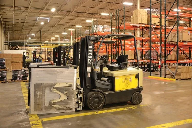Photo #16 of FORMER ASSETS OF SEARS HOLDING CORP. - DISTRIBUTION CENTER - FORKLIFTS & MATERIAL HANDLING EQUIPMENT