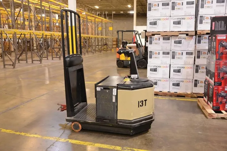 Photo #24 of FORMER ASSETS OF SEARS HOLDING CORP. - DISTRIBUTION CENTER - FORKLIFTS & MATERIAL HANDLING EQUIPMENT