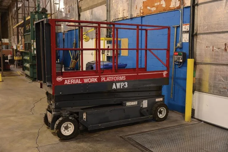 Photo #32 of FORMER ASSETS OF SEARS HOLDING CORP. - DISTRIBUTION CENTER - FORKLIFTS & MATERIAL HANDLING EQUIPMENT