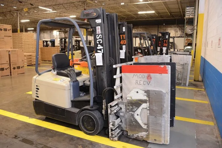 Photo #72 of FORMER ASSETS OF SEARS HOLDING CORP. - DISTRIBUTION CENTER - FORKLIFTS & MATERIAL HANDLING EQUIPMENT