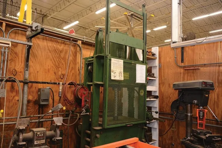 Photo #100 of FORMER ASSETS OF SEARS HOLDING CORP. - DISTRIBUTION CENTER - FORKLIFTS & MATERIAL HANDLING EQUIPMENT