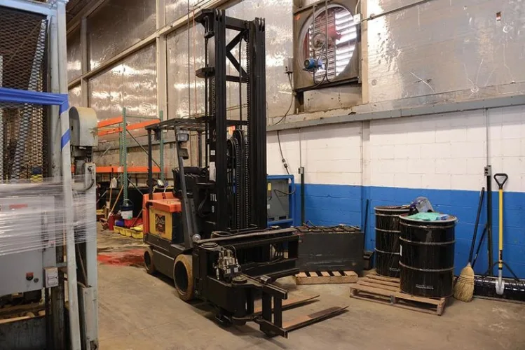 Photo #104 of FORMER ASSETS OF SEARS HOLDING CORP. - DISTRIBUTION CENTER - FORKLIFTS & MATERIAL HANDLING EQUIPMENT