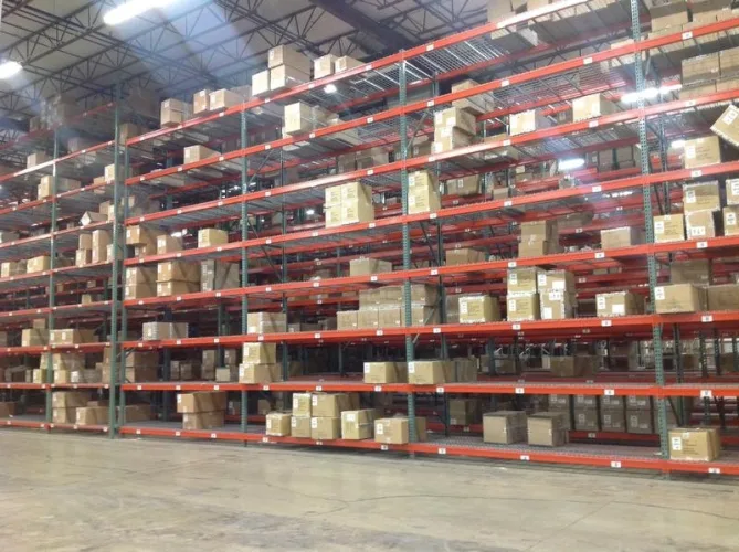 Photo #3 of CLARKS AMERICA, INC.: VERY CLEAN 300,000 SF DISTRIBUTION CENTER