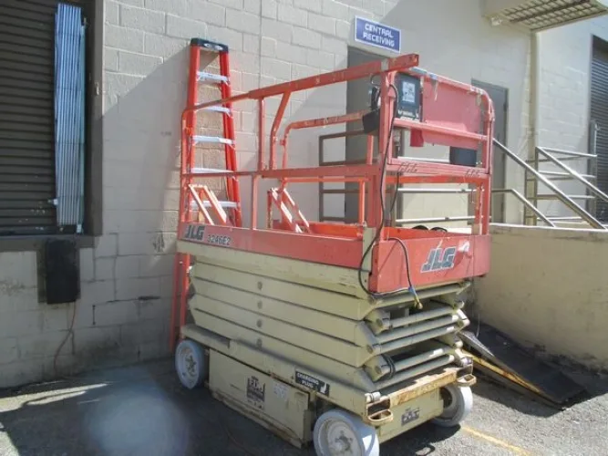 Photo #18 of 2-DAY ONLINE AUCTION, DAY 1:  ENTERTAINMENT DESIGN GROUP, INC., FEATURING: TRUCKS, TRAILERS, FORKLIFTS, METAL WORKING EQUIPMENT, WELDERS, MACHINE TOOLS PAINT BOOTHS & MORE