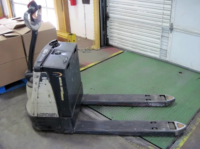 Photo #26 of SHORT NOTICE 2-DAY ONLINE AUCTION: FORMER OFFICE DEPOT DISTRIBUTION CENTER, FEATURING: INTERLAKE PALLET RACKING, SHELVING, CROWN FORKLIFTS, ELECTRIC PALLET JACKS, (4) BATTERY CHARGERS, (2) COMPACTORS & MORE