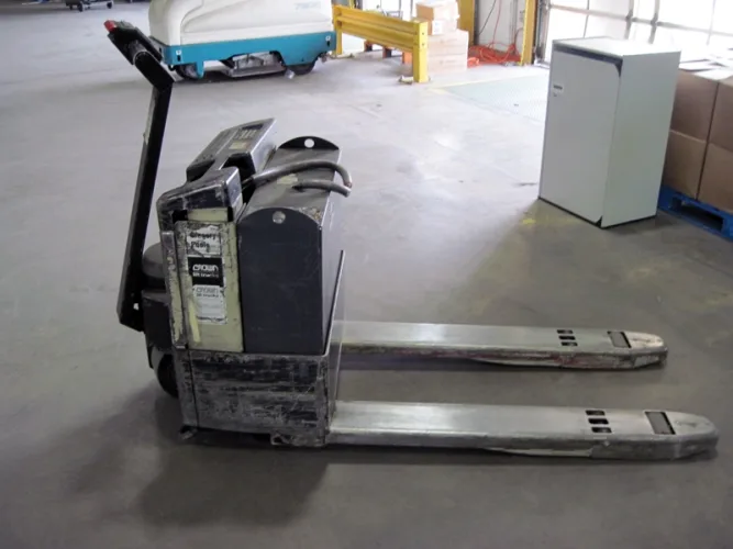 Photo #31 of SHORT NOTICE 2-DAY ONLINE AUCTION: FORMER OFFICE DEPOT DISTRIBUTION CENTER, FEATURING: INTERLAKE PALLET RACKING, SHELVING, CROWN FORKLIFTS, ELECTRIC PALLET JACKS, (4) BATTERY CHARGERS, (2) COMPACTORS & MORE