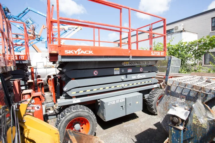 Photo #12 of 2-DAY AUCTION OF LOCATIONS D'OUTILS MATTE INC, LATE MODEL CONSTRUCTION EQUIPMENT FEATURING: (8) ARTICULATED BOOM LIFTS, (5) TELEHANDLERS, (5) SKIDSTEERS, (5) EXCAVATORS, LIGHT TOWERS, SUPPORT EQUIPMENT & MUCH MORE - DAY 1