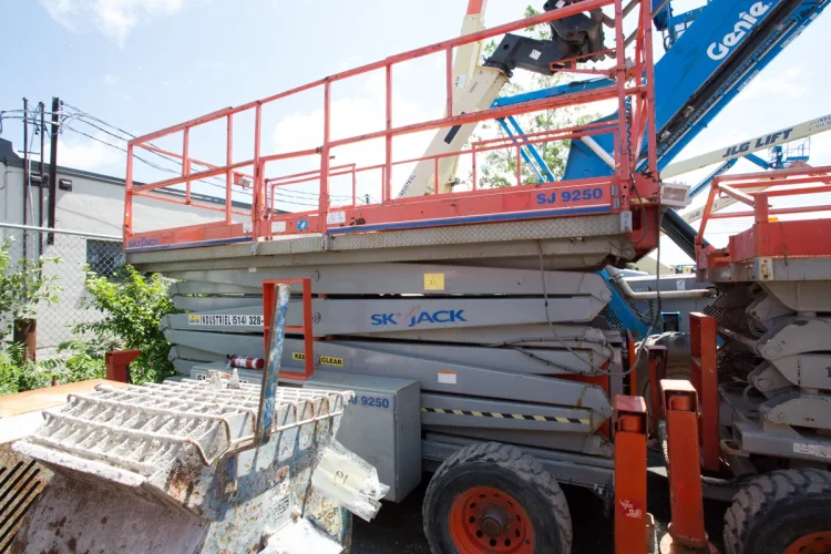 Photo #14 of 2-DAY AUCTION OF LOCATIONS D'OUTILS MATTE INC, LATE MODEL CONSTRUCTION EQUIPMENT FEATURING: (8) ARTICULATED BOOM LIFTS, (5) TELEHANDLERS, (5) SKIDSTEERS, (5) EXCAVATORS, LIGHT TOWERS, SUPPORT EQUIPMENT & MUCH MORE - DAY 1