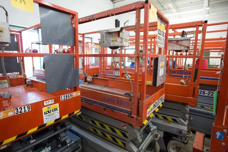 Photo #69 of 2-DAY AUCTION OF LOCATIONS D'OUTILS MATTE INC, LATE MODEL CONSTRUCTION EQUIPMENT FEATURING: (8) ARTICULATED BOOM LIFTS, (5) TELEHANDLERS, (5) SKIDSTEERS, (5) EXCAVATORS, LIGHT TOWERS, SUPPORT EQUIPMENT & MUCH MORE - DAY 1