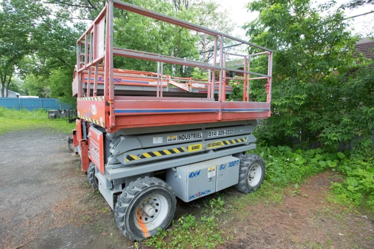 Photo #89 of 2-DAY AUCTION OF LOCATIONS D'OUTILS MATTE INC, LATE MODEL CONSTRUCTION EQUIPMENT FEATURING: (8) ARTICULATED BOOM LIFTS, (5) TELEHANDLERS, (5) SKIDSTEERS, (5) EXCAVATORS, LIGHT TOWERS, SUPPORT EQUIPMENT & MUCH MORE - DAY 1