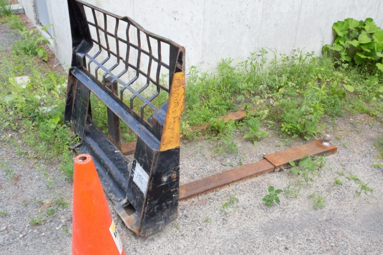 Photo #90 of 2-DAY AUCTION OF LOCATIONS D'OUTILS MATTE INC, LATE MODEL CONSTRUCTION EQUIPMENT FEATURING: (8) ARTICULATED BOOM LIFTS, (5) TELEHANDLERS, (5) SKIDSTEERS, (5) EXCAVATORS, LIGHT TOWERS, SUPPORT EQUIPMENT & MUCH MORE - DAY 1