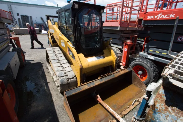 Photo #102 of 2-DAY AUCTION OF LOCATIONS D'OUTILS MATTE INC, LATE MODEL CONSTRUCTION EQUIPMENT FEATURING: (8) ARTICULATED BOOM LIFTS, (5) TELEHANDLERS, (5) SKIDSTEERS, (5) EXCAVATORS, LIGHT TOWERS, SUPPORT EQUIPMENT & MUCH MORE - DAY 1