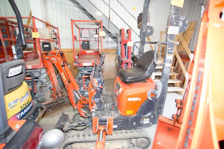 Photo #107 of 2-DAY AUCTION OF LOCATIONS D'OUTILS MATTE INC, LATE MODEL CONSTRUCTION EQUIPMENT FEATURING: (8) ARTICULATED BOOM LIFTS, (5) TELEHANDLERS, (5) SKIDSTEERS, (5) EXCAVATORS, LIGHT TOWERS, SUPPORT EQUIPMENT & MUCH MORE - DAY 1