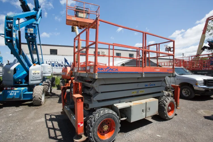 Photo #115 of 2-DAY AUCTION OF LOCATIONS D'OUTILS MATTE INC, LATE MODEL CONSTRUCTION EQUIPMENT FEATURING: (8) ARTICULATED BOOM LIFTS, (5) TELEHANDLERS, (5) SKIDSTEERS, (5) EXCAVATORS, LIGHT TOWERS, SUPPORT EQUIPMENT & MUCH MORE - DAY 1