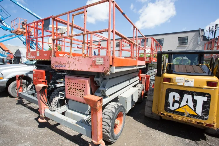 Photo #12 of 2-DAY AUCTION OF LOCATIONS D'OUTILS MATTE INC, LATE MODEL CONSTRUCTION EQUIPMENT FEATURING: (8) ARTICULATED BOOM LIFTS, (5) TELEHANDLERS, (5) SKIDSTEERS, (5) EXCAVATORS, LIGHT TOWERS, SUPPORT EQUIPMENT & MUCH MORE - DAY 2