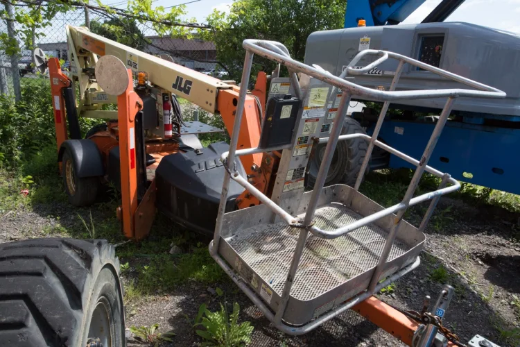 Photo #23 of 2-DAY AUCTION OF LOCATIONS D'OUTILS MATTE INC, LATE MODEL CONSTRUCTION EQUIPMENT FEATURING: (8) ARTICULATED BOOM LIFTS, (5) TELEHANDLERS, (5) SKIDSTEERS, (5) EXCAVATORS, LIGHT TOWERS, SUPPORT EQUIPMENT & MUCH MORE - DAY 2