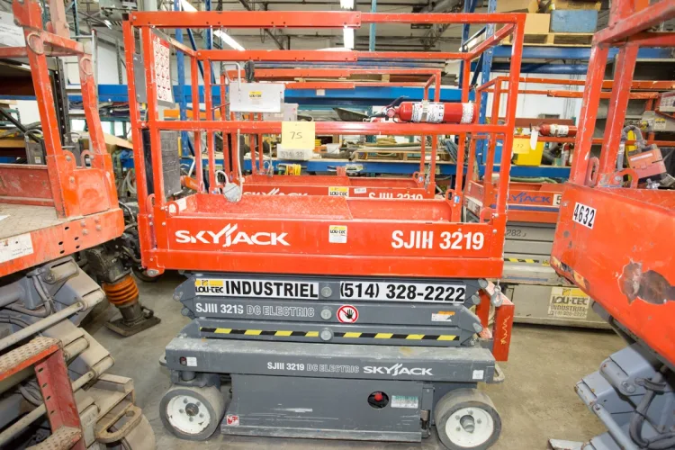 Photo #30 of 2-DAY AUCTION OF LOCATIONS D'OUTILS MATTE INC, LATE MODEL CONSTRUCTION EQUIPMENT FEATURING: (8) ARTICULATED BOOM LIFTS, (5) TELEHANDLERS, (5) SKIDSTEERS, (5) EXCAVATORS, LIGHT TOWERS, SUPPORT EQUIPMENT & MUCH MORE - DAY 2