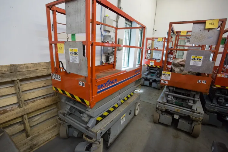 Photo #59 of 2-DAY AUCTION OF LOCATIONS D'OUTILS MATTE INC, LATE MODEL CONSTRUCTION EQUIPMENT FEATURING: (8) ARTICULATED BOOM LIFTS, (5) TELEHANDLERS, (5) SKIDSTEERS, (5) EXCAVATORS, LIGHT TOWERS, SUPPORT EQUIPMENT & MUCH MORE - DAY 2