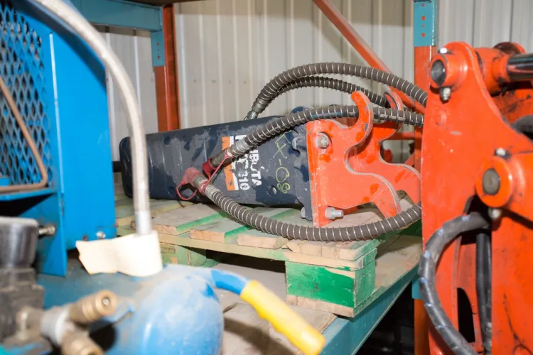 Photo #109 of 2-DAY AUCTION OF LOCATIONS D'OUTILS MATTE INC, LATE MODEL CONSTRUCTION EQUIPMENT FEATURING: (8) ARTICULATED BOOM LIFTS, (5) TELEHANDLERS, (5) SKIDSTEERS, (5) EXCAVATORS, LIGHT TOWERS, SUPPORT EQUIPMENT & MUCH MORE - DAY 2