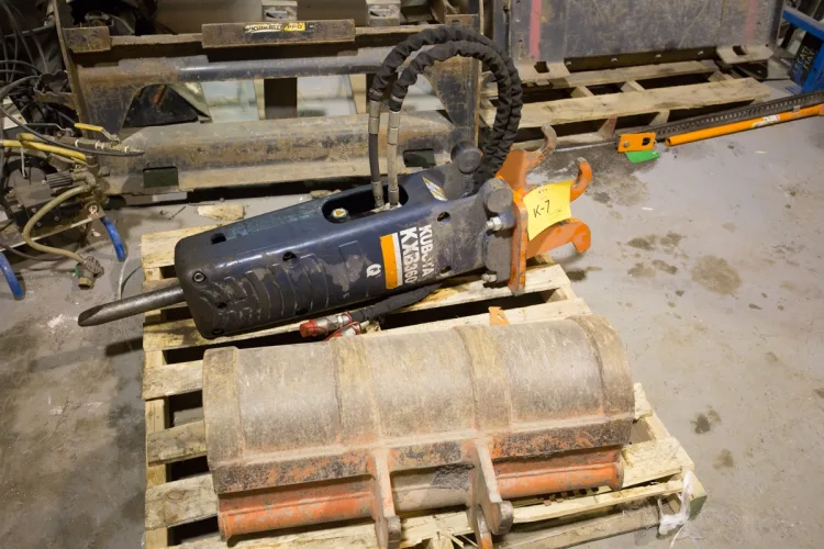 Photo #111 of 2-DAY AUCTION OF LOCATIONS D'OUTILS MATTE INC, LATE MODEL CONSTRUCTION EQUIPMENT FEATURING: (8) ARTICULATED BOOM LIFTS, (5) TELEHANDLERS, (5) SKIDSTEERS, (5) EXCAVATORS, LIGHT TOWERS, SUPPORT EQUIPMENT & MUCH MORE - DAY 2
